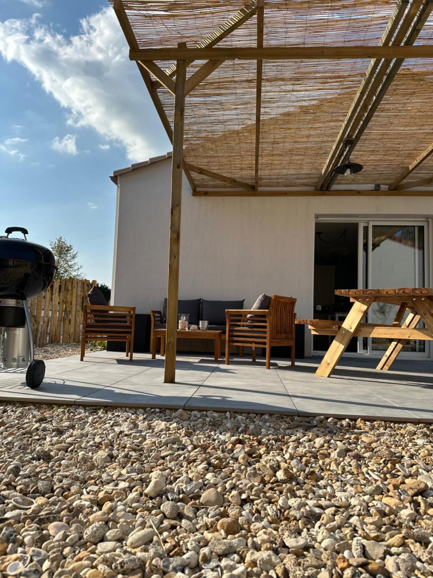 Maison Au Calme Pres Des Plages Poiroux Exterior foto